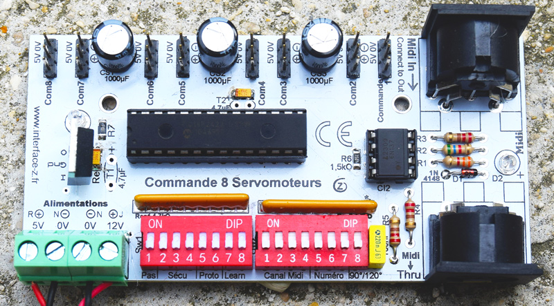 carte de commande 8 servomoteurs midi